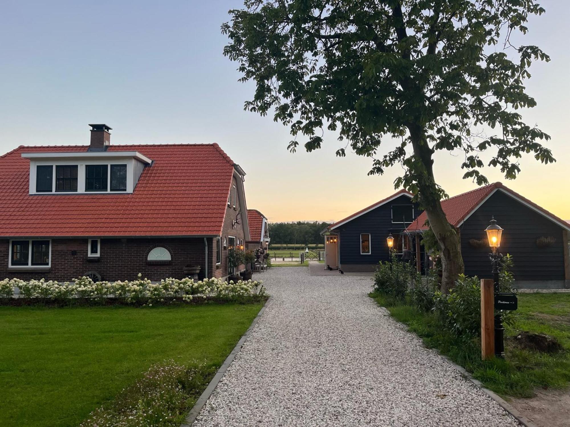 Bed & Breakfast Hoeve Happiness - Ontbijt Inbegrepen - Wellness Aanwezig Voorthuizen Exteriör bild